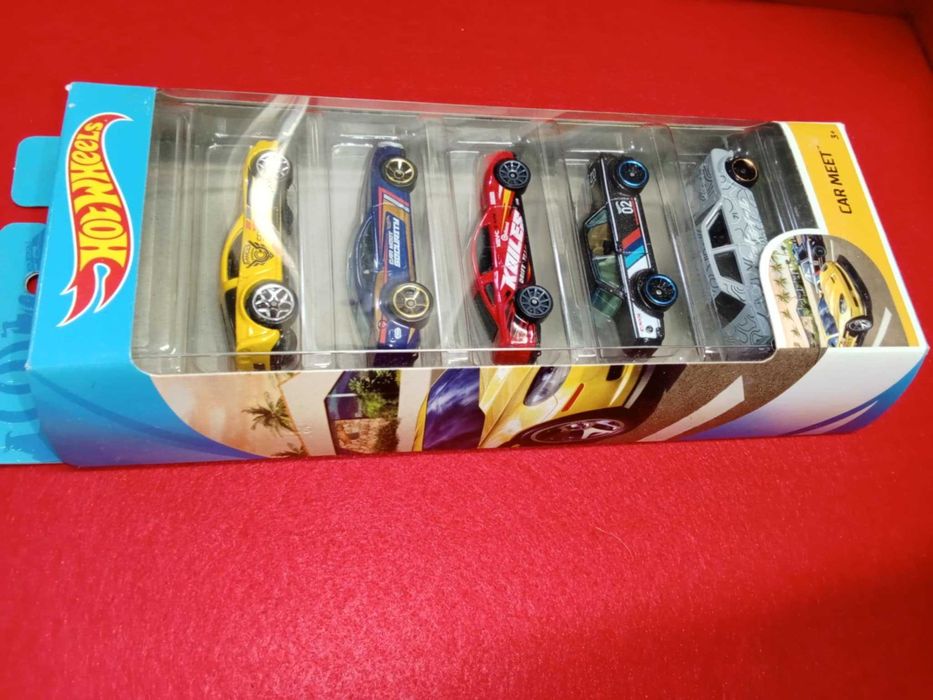 Hot Wheels Car Meet Gift Pack