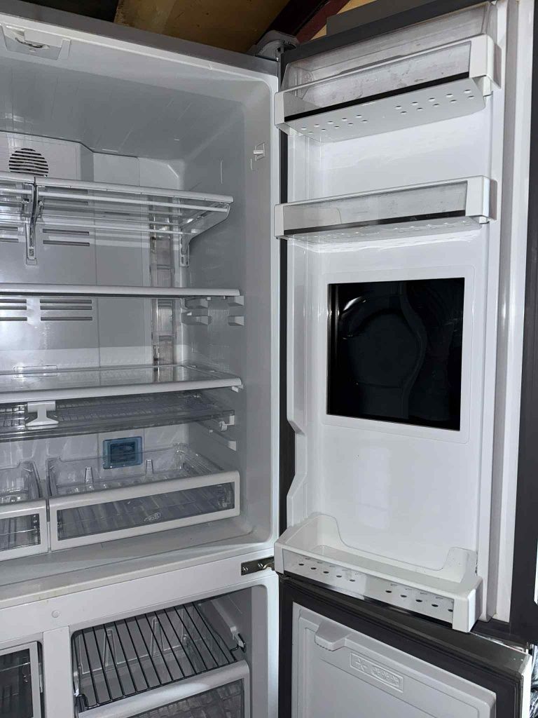 Lodówka Beko srebrna