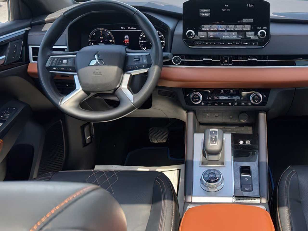 Mitsubishi Outlander PHEV SEL 2023