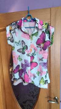 Блуза яскрава з метеликами