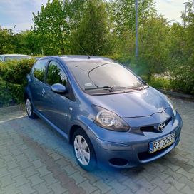 Toyota Aygo - rok 2009, przebieg 74.550 km, klima, podgrzewane fotele