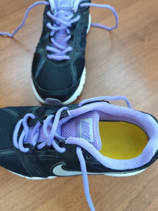 Кросовки NIKE...