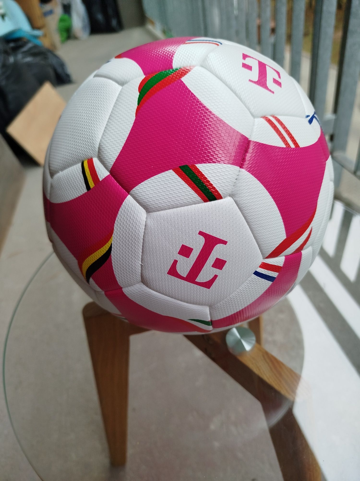 Sprzedam piłka nożna T-Mobile.Limitowana edycja.
