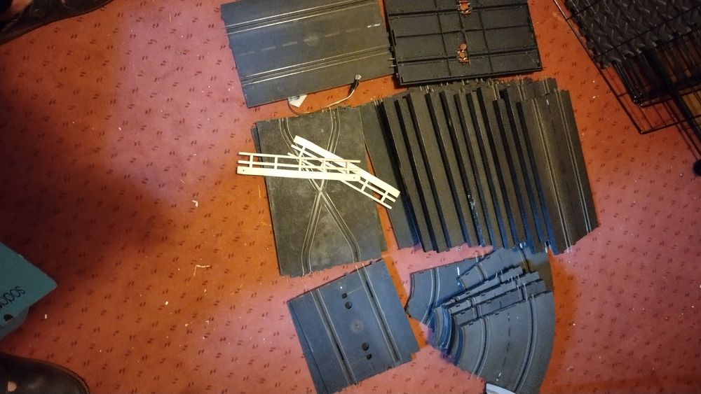 Tor wyścigowy z samochodami dla majsterkowicza