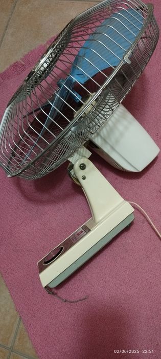 Ventoinha de parede. Em Loulé.