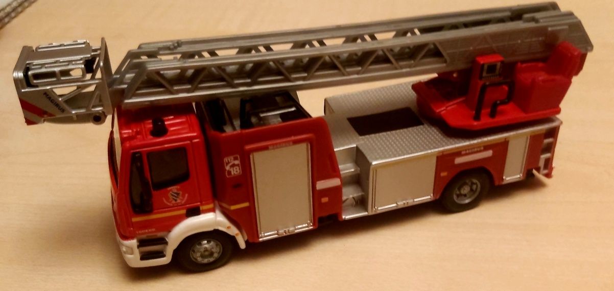 Wóz strażacki piękny metalowy model