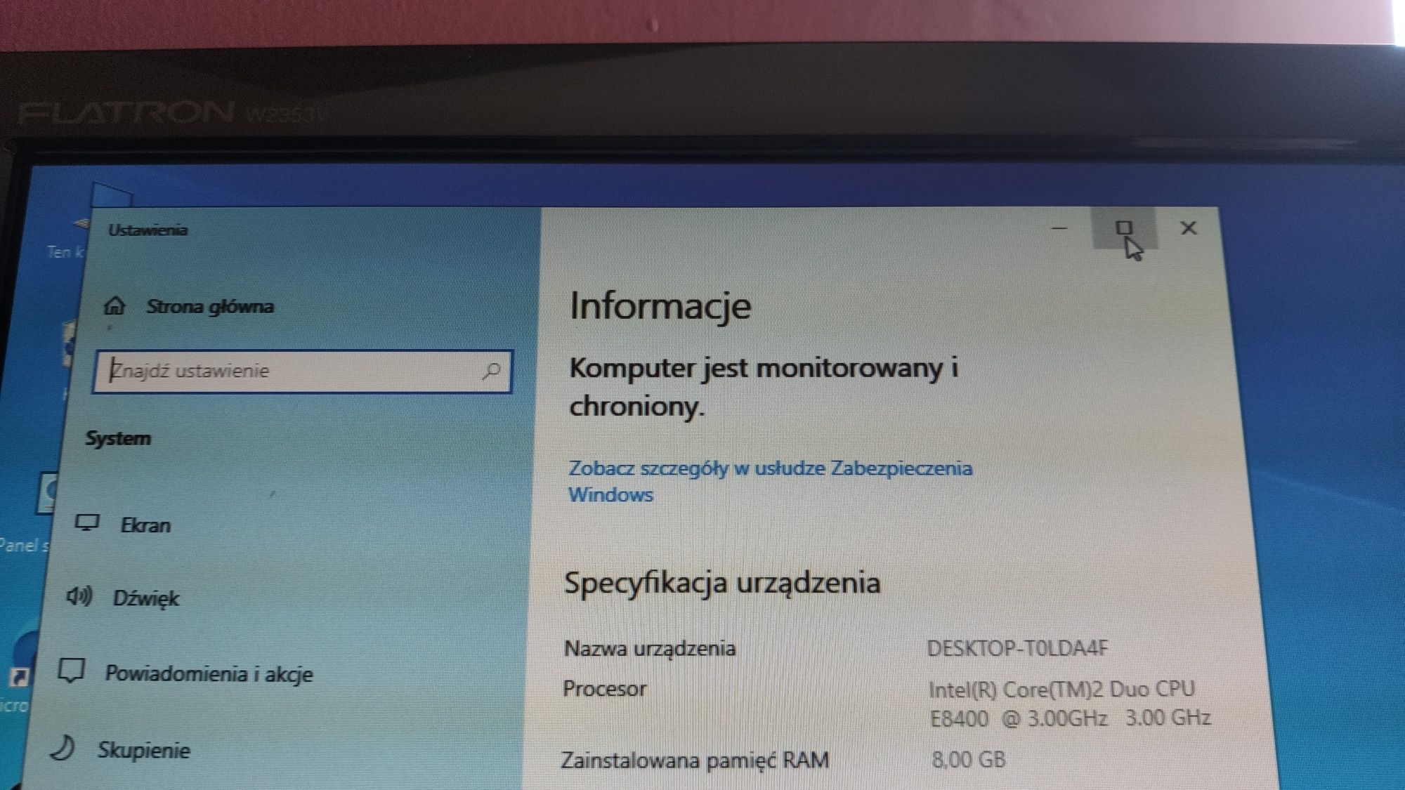 Komputer  stacjonarny z monitorem