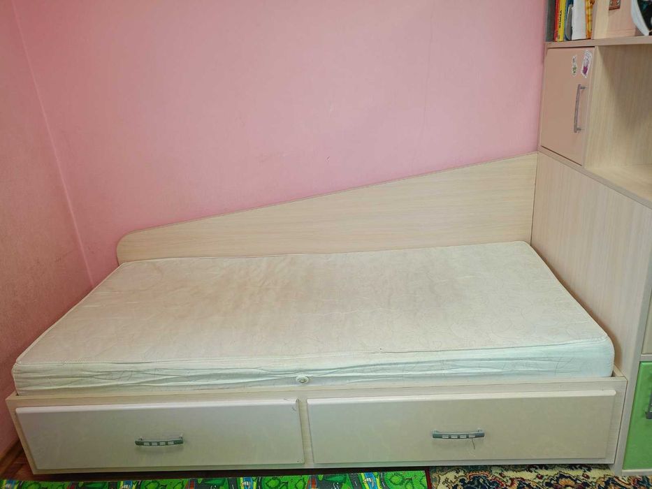 Продам 2 підліткових ліжка б/у