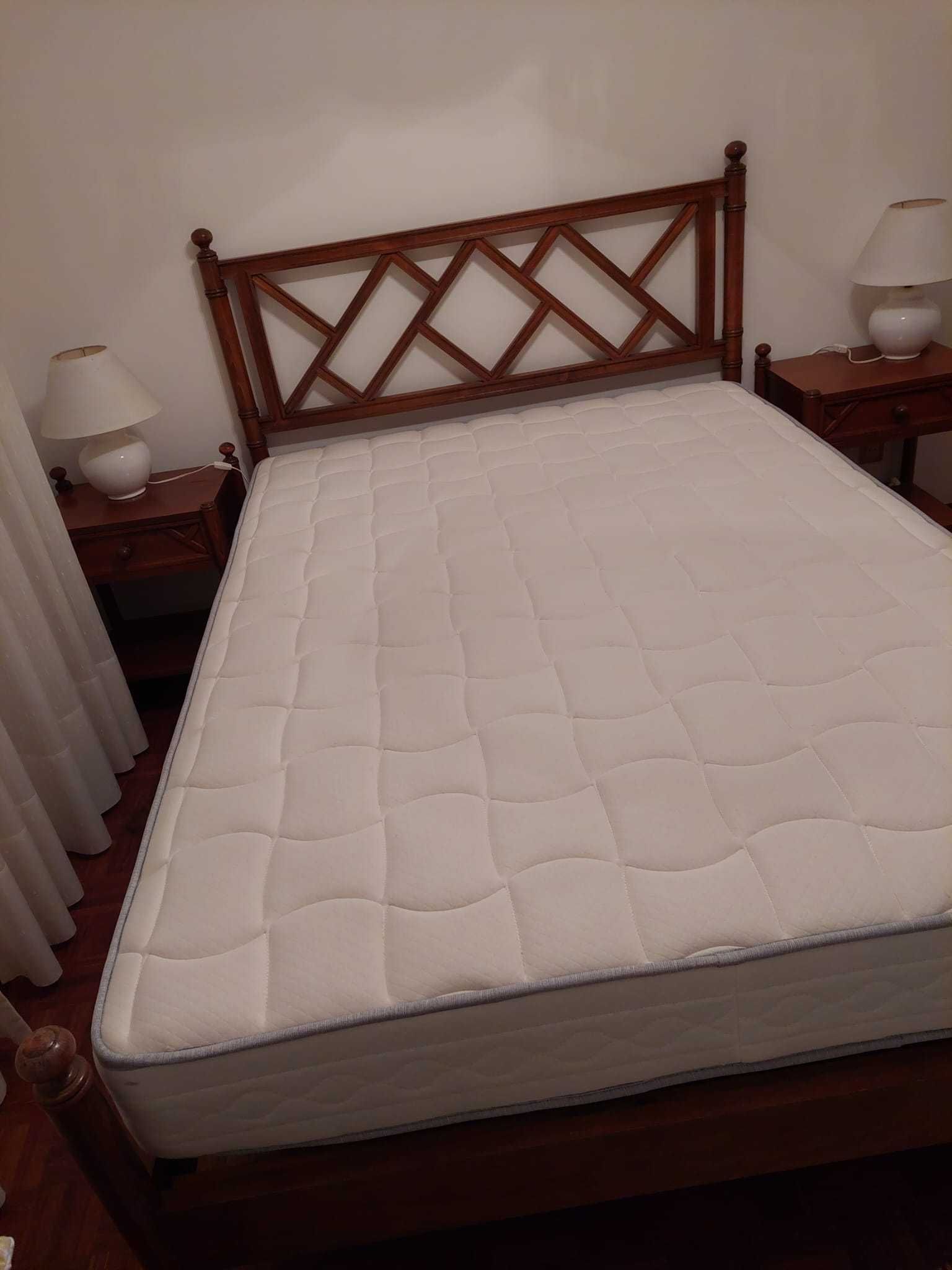 Conjunto de quarto em excelente condição.