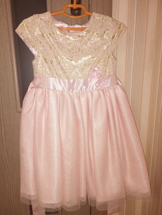 Нарядное красивое  платье для девочки от 4 лет
