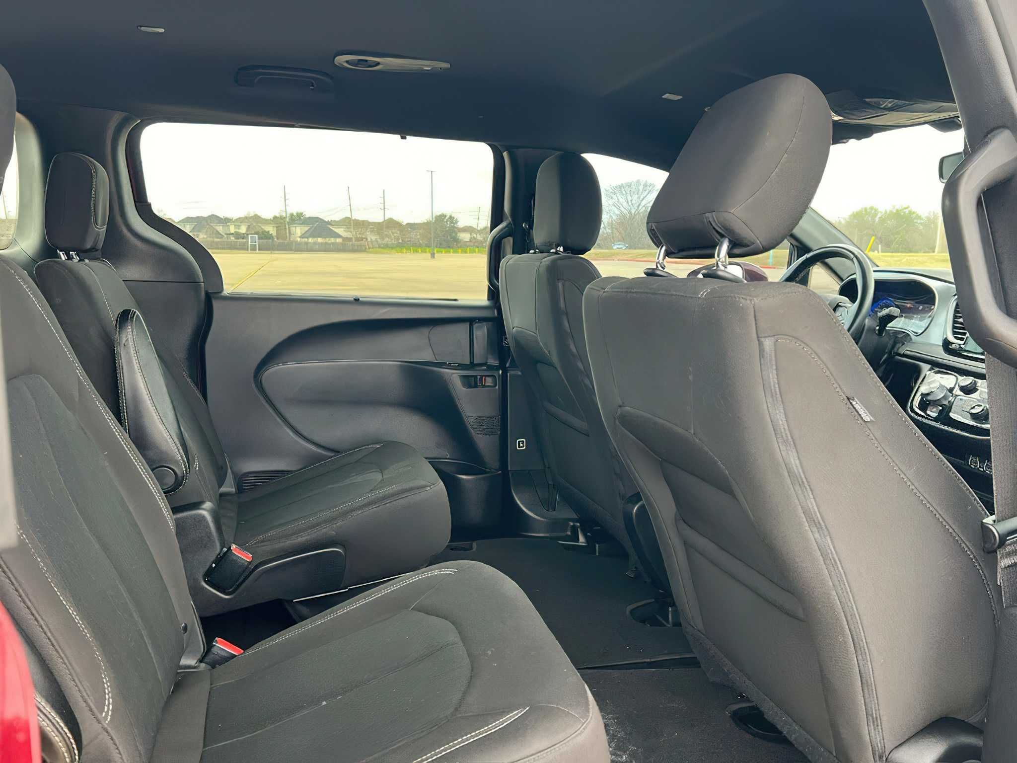 Chrysler Pacifica Touring 2021
