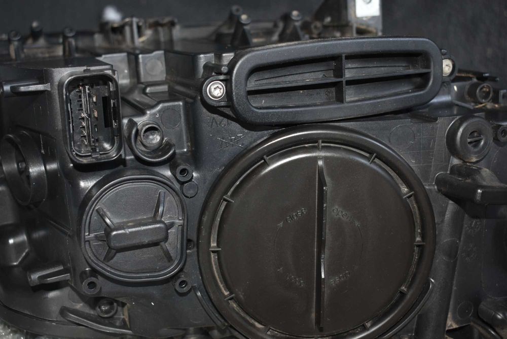 Farol esquerdo Bmw F10/F11