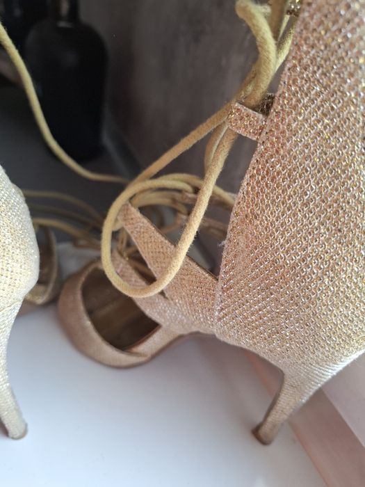 Buty szpilki złote nr 37