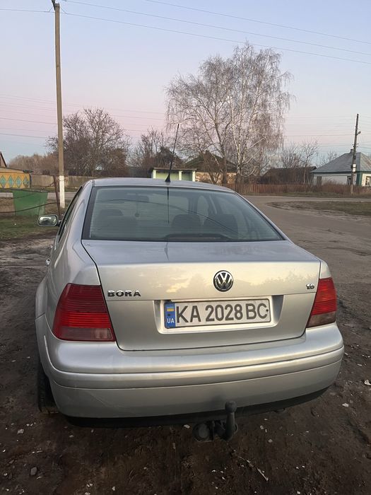 Volkswagen Bora 1.6 mt 2002