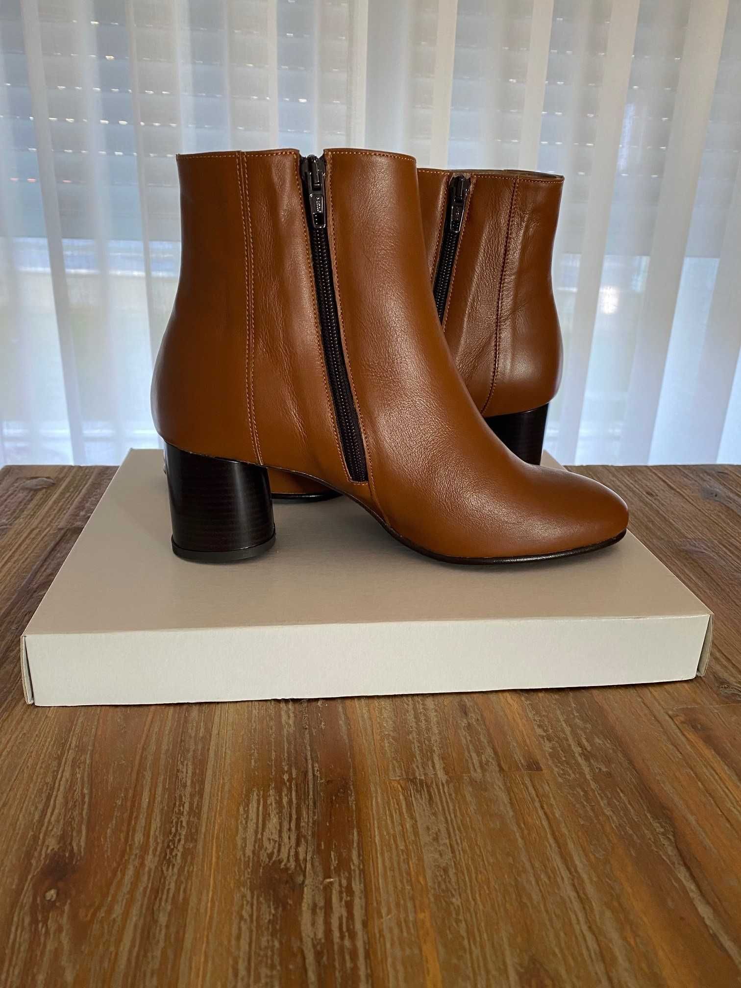 Botas em Pele Camel nº 39 novas sem uso