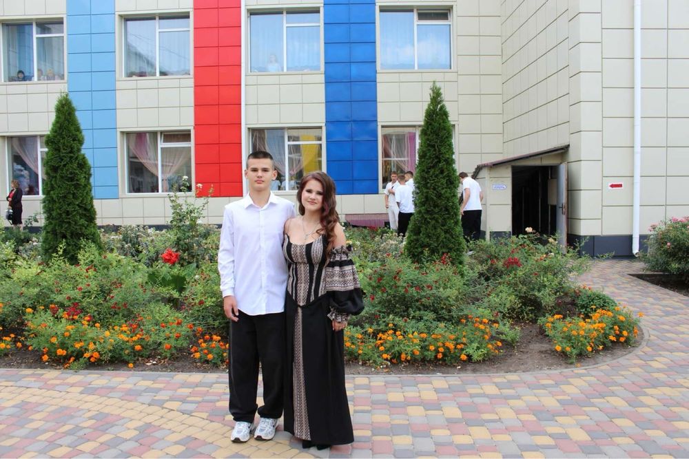 Продам костюм вишитий