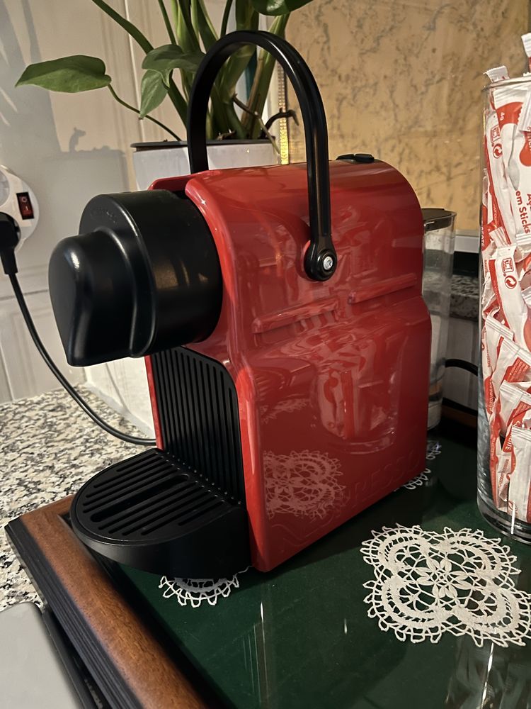 Maquina de cafe KRUPS NESPRESSO inissia red XN100510