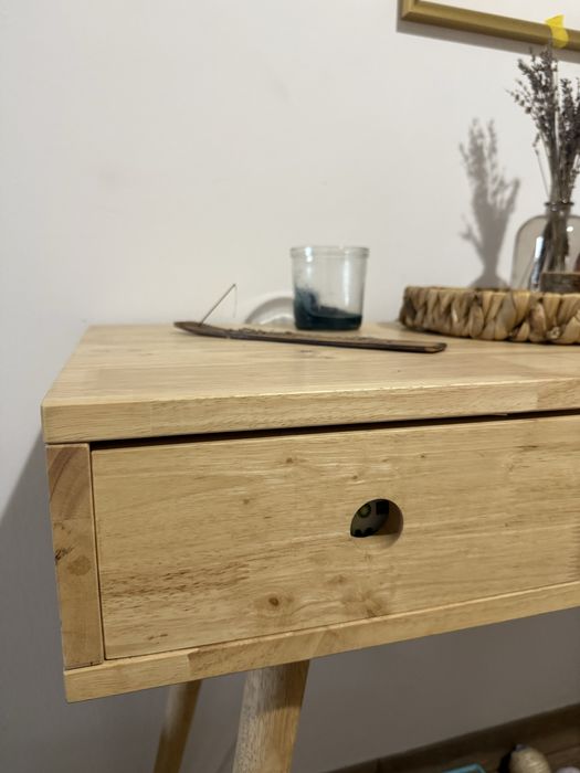 Secretária ou móvel de entrada