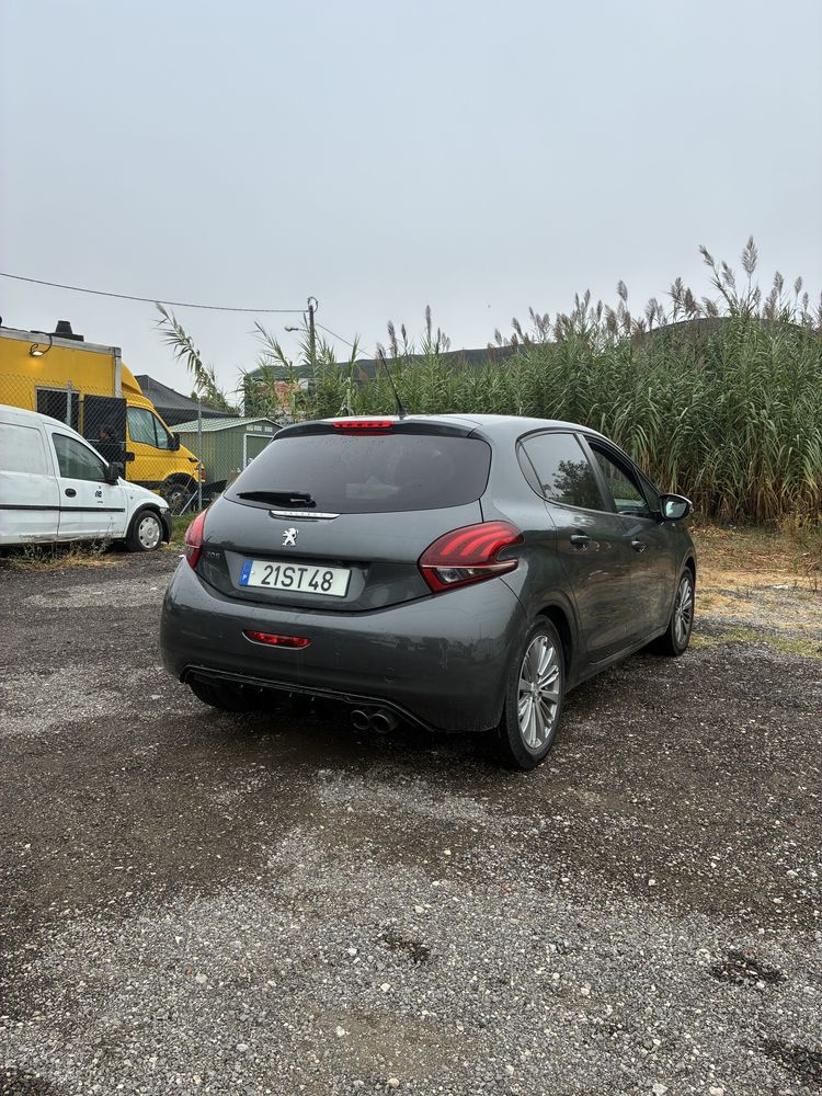 Peugeot 208 1.2 PureTech 82cv