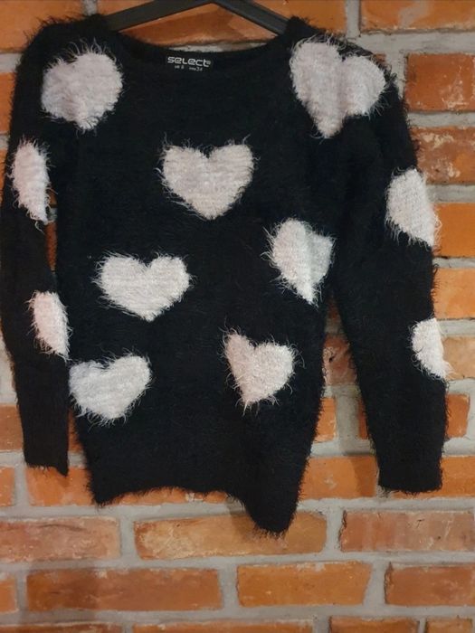 Sweterek w serduszka