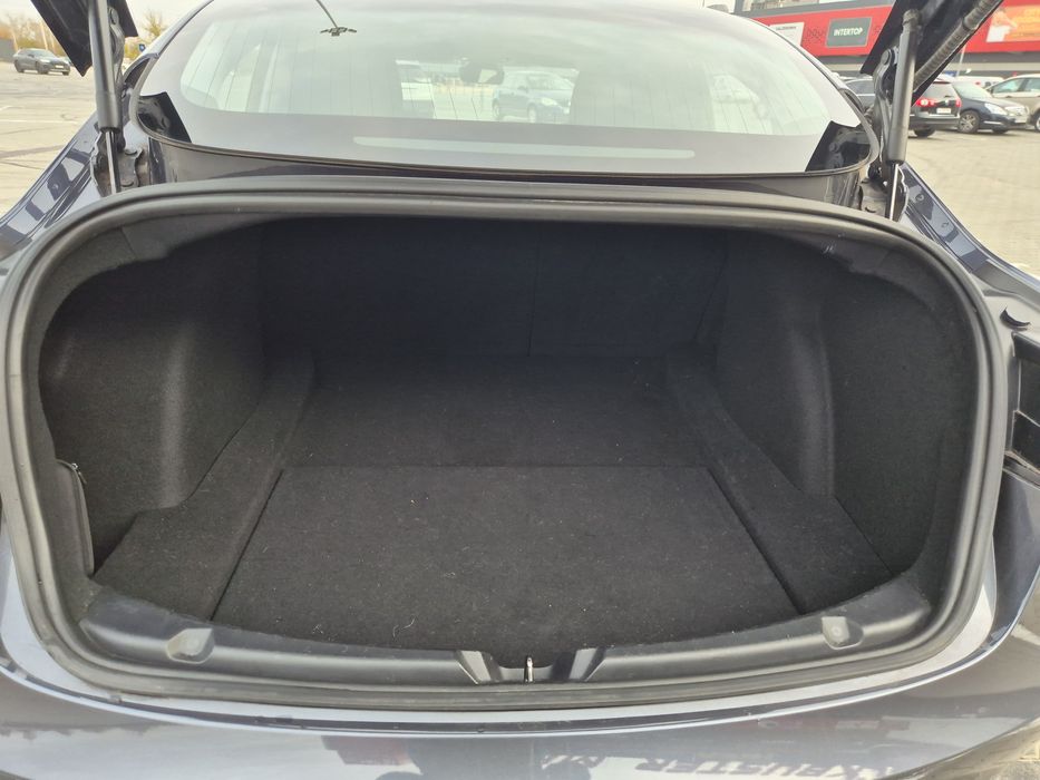 Продам Tesla Model 3