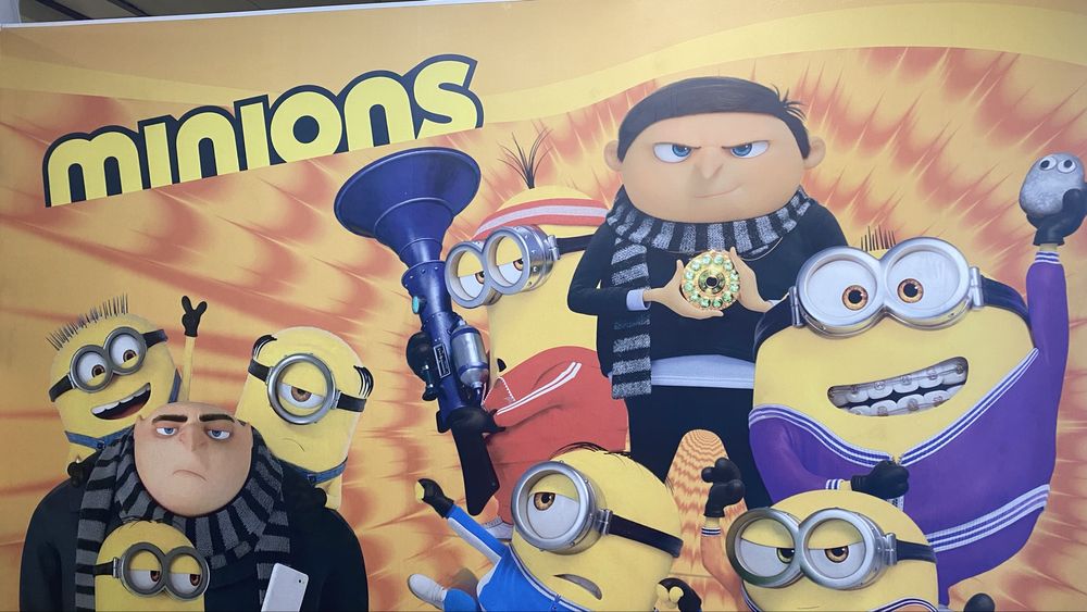 Поклейка обоїв.