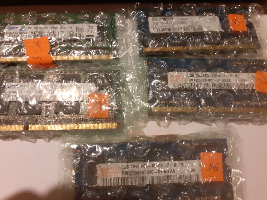 Память планшета ноутбука ддр3 разная частота.цена за 1шт. 2гб.Рабочая.