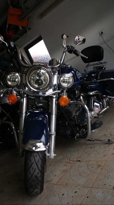 Harley Davidson Road King Police (shrine)