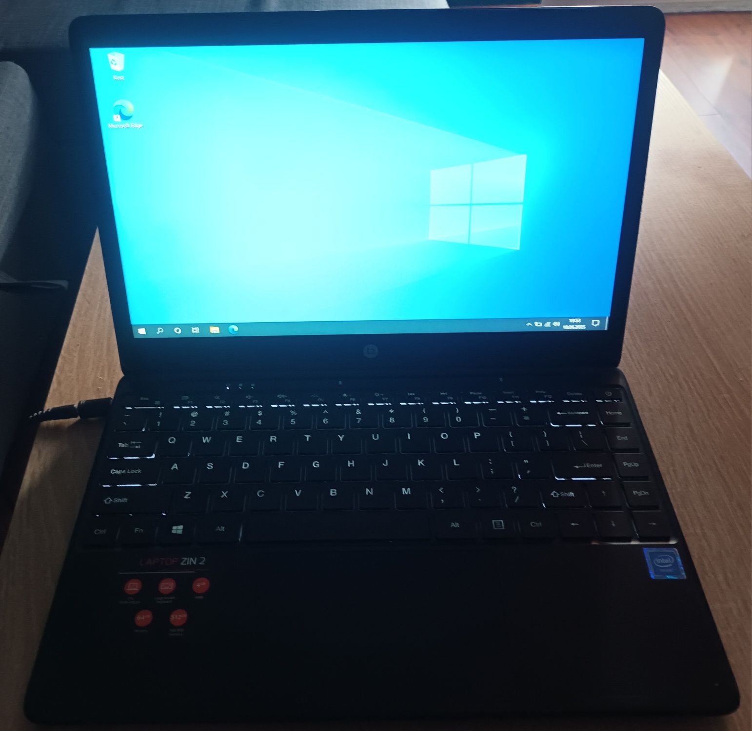 Laptop z podświetlaną klawiaturą Techbite Zin 2