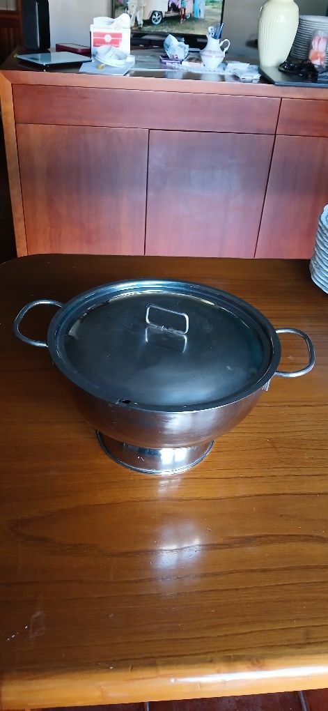 Terrina de inox, com tampa