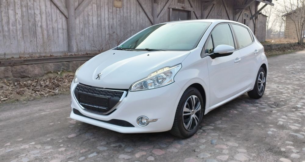 Peugeot 208 1,4 benzyna 2012r led