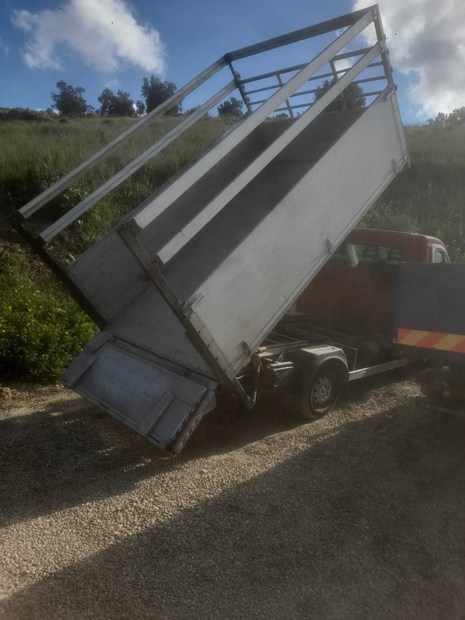Basculante com taipal elevatório