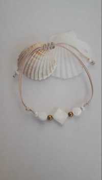 Bransoletka sznurkowa beżowa z kremową białą masą perłową