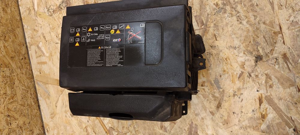 Renault Trafic III Vivaro B NV300 talento obudowa akumulatora kompletn