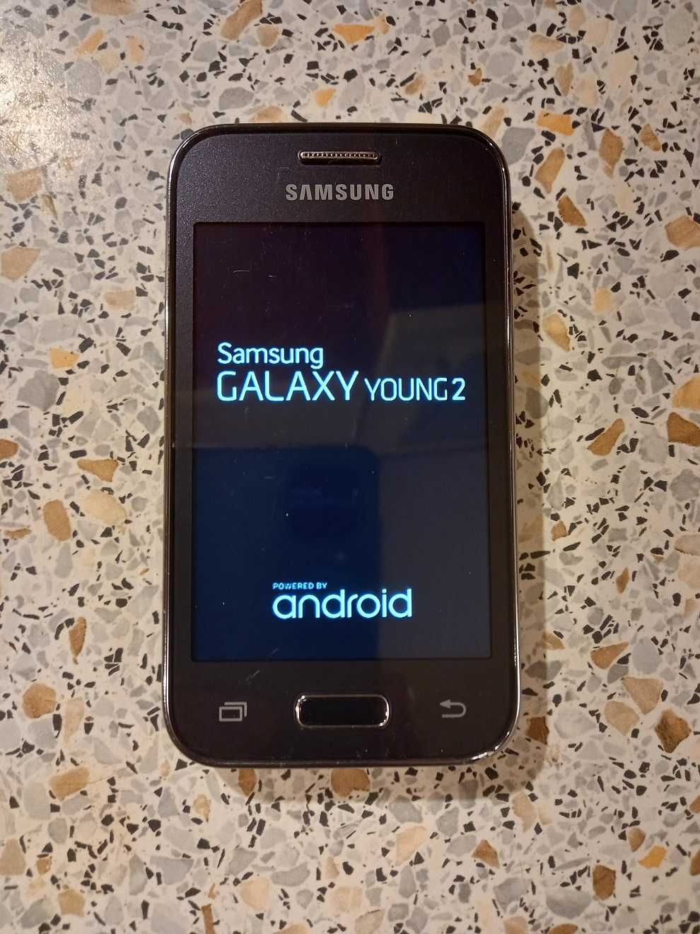 Telefon Samsung Galaxy Young 2 dla dziecka seniora CyanogenMod