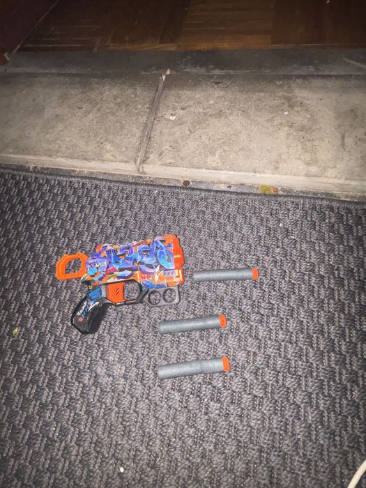 Nerf trás três balas incluidas