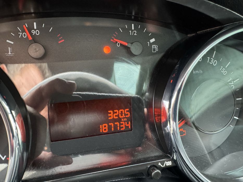 Peugeot 5008 1.6 tph з Швейцарії