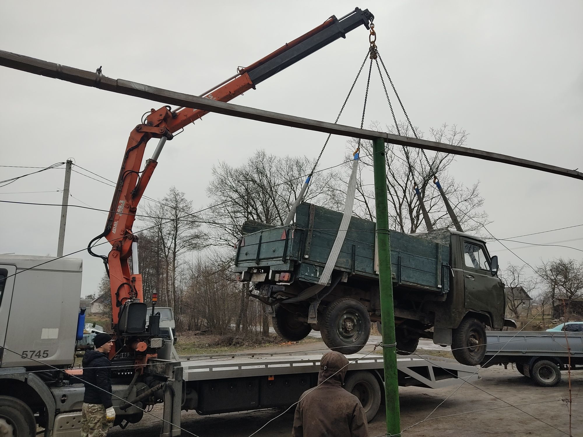 Евакуатор Сарни цілодобово .  Евакуатор з маніпулятором 10т .