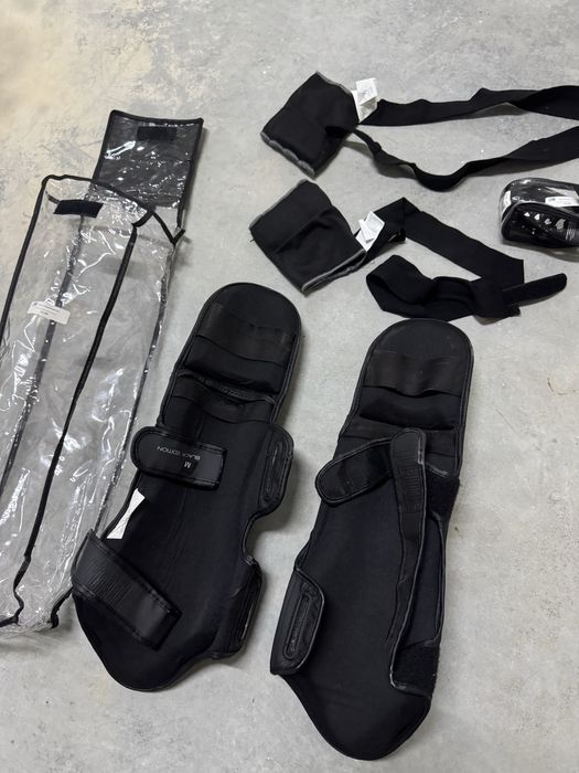 Cabeleiras/ Proteções de kickboxing e luvas