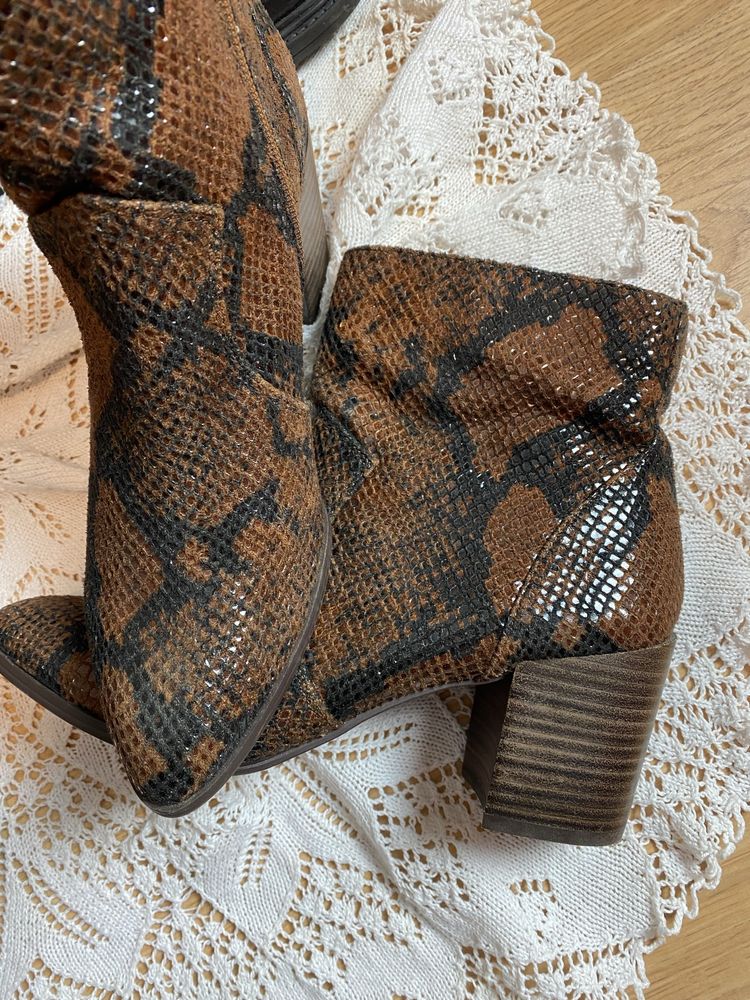 Buciki botki marki Marka:  Steve Madden rozmiar 38