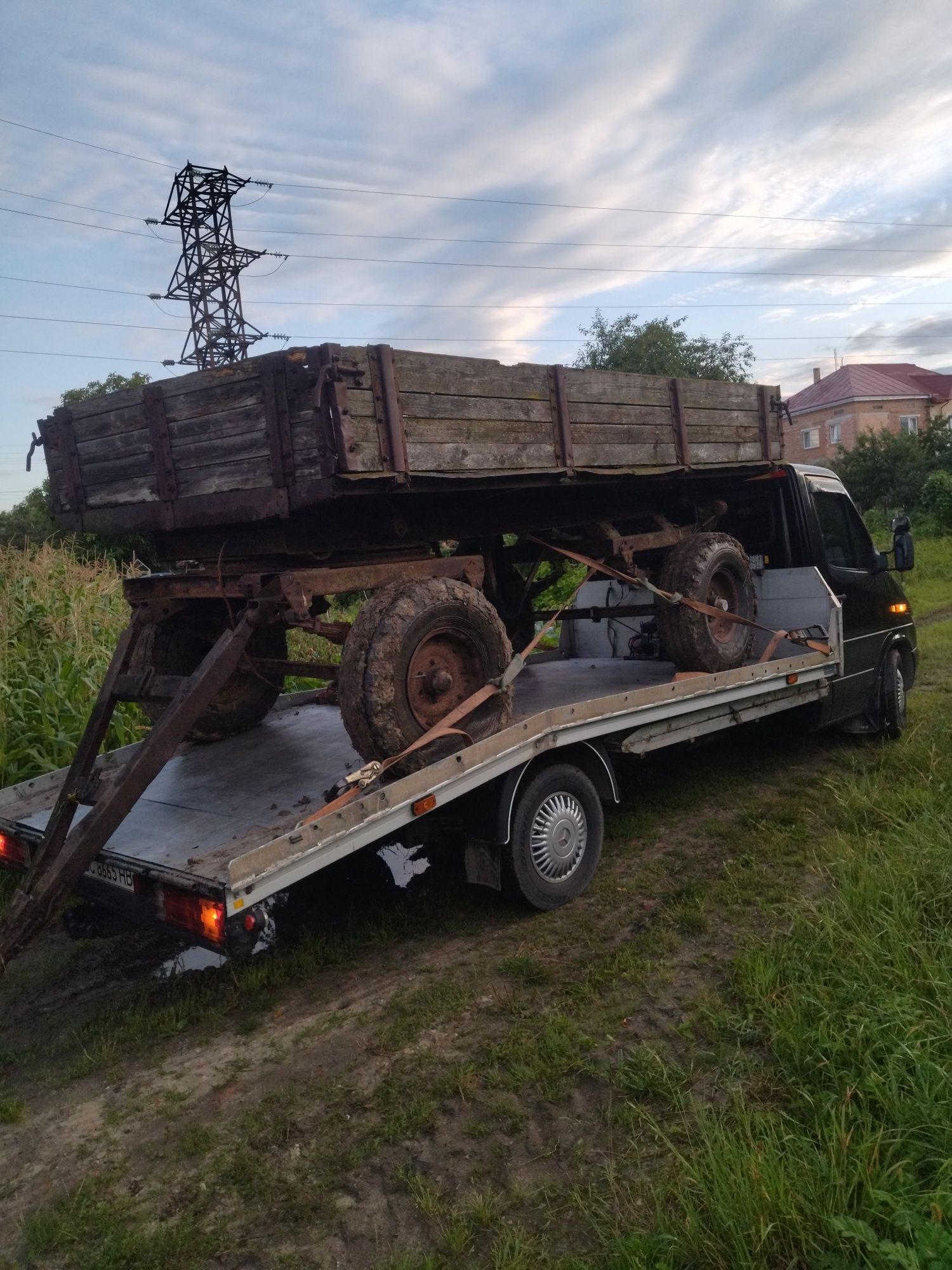 Послуги евакуатора евакуатор лавета Радехів24/7