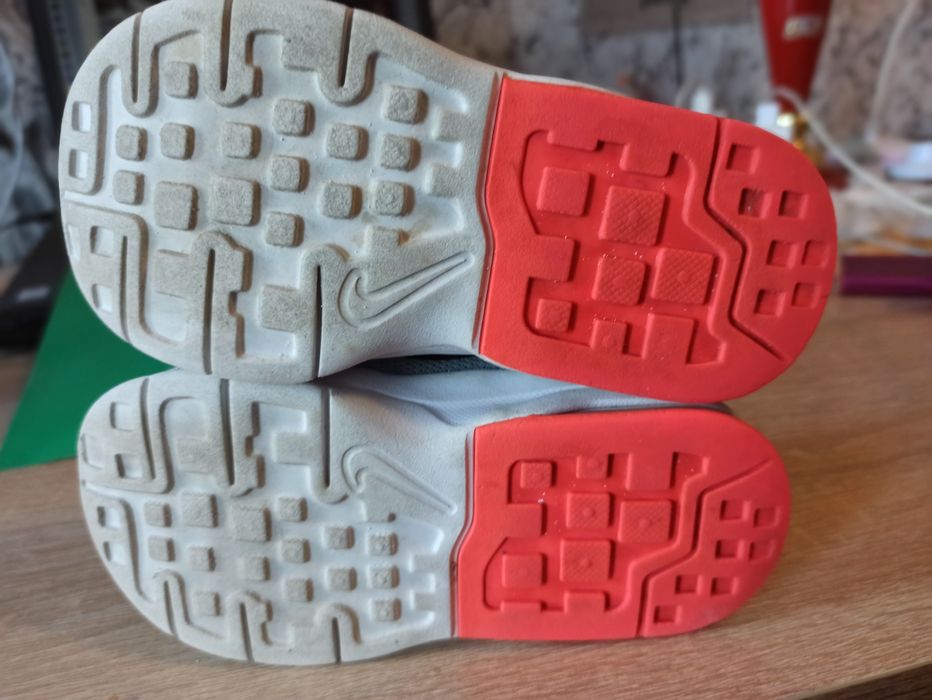 Nike air Кросівки на дівчинку 25 р