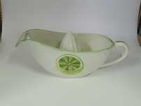 Curioso espremedor de frutas em ceramica da Secla. Marcada