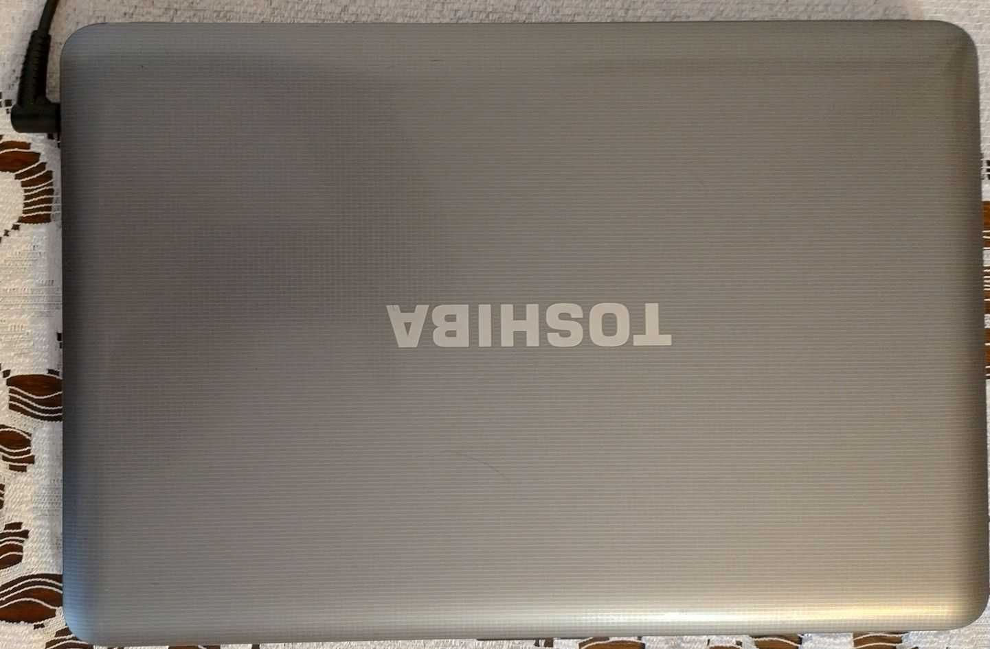 Laptop Toshiba, i3, SSD 64 GB; 13,3" cali; 4 GB,