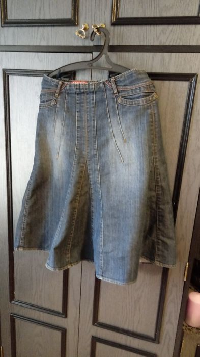 Dżinsowa rozkloszowana spódnica