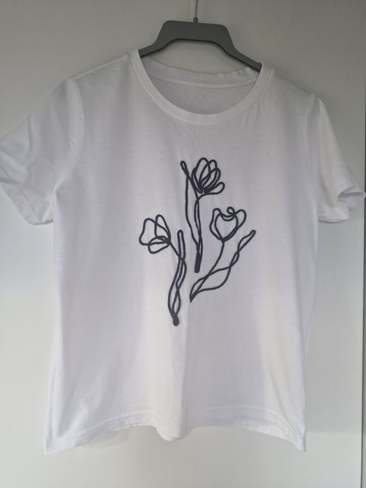 Koszulka t-shirt damski z aplikacją rozm M