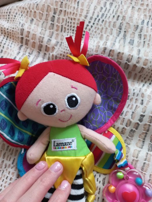 LAMAZE Красива лялька Фея метелик М'яка плюшева шуршалка для коляски.