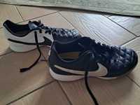 Buty sportowe Nike rozmiar 33