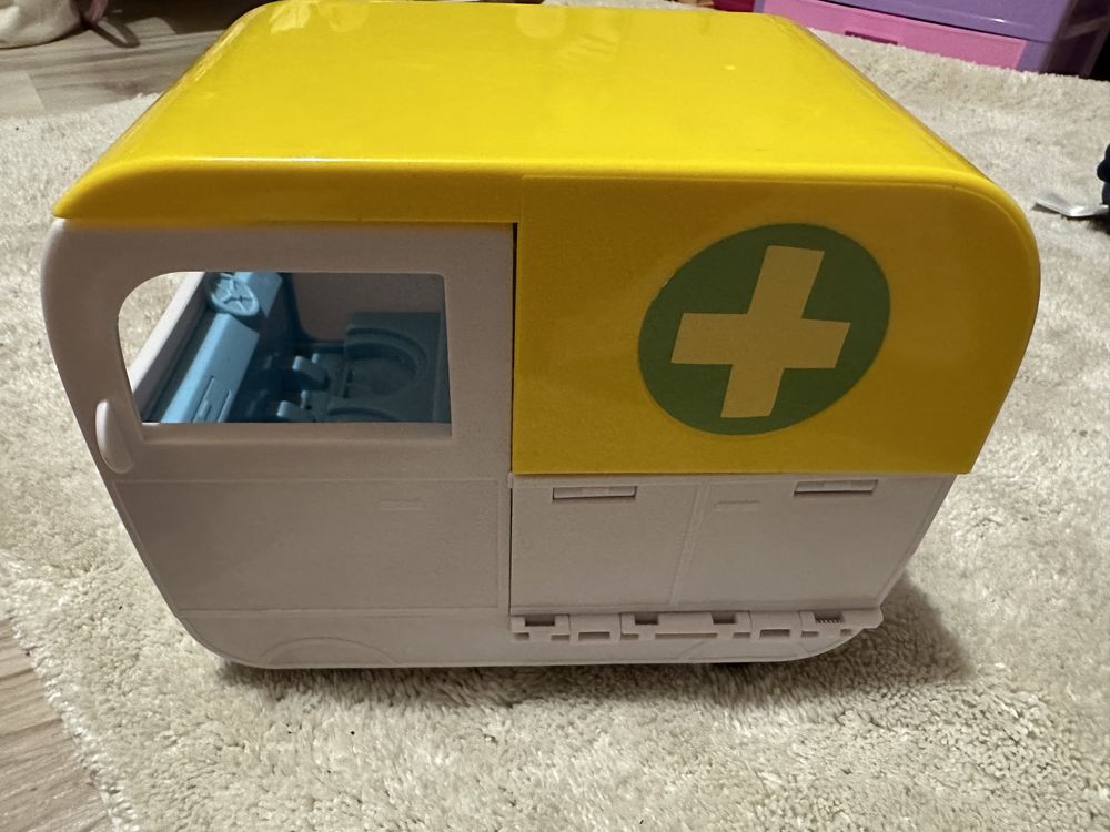 Peppa domek wyposażony +ambulans
