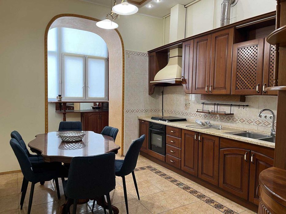 Здається 3-к.кв в центрі столиці - на вул.Омеляновича-Павленка,14/12